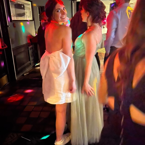 DISSH Aisle White Linen Back Bow Dress- size 6 - Picture 4 of 4